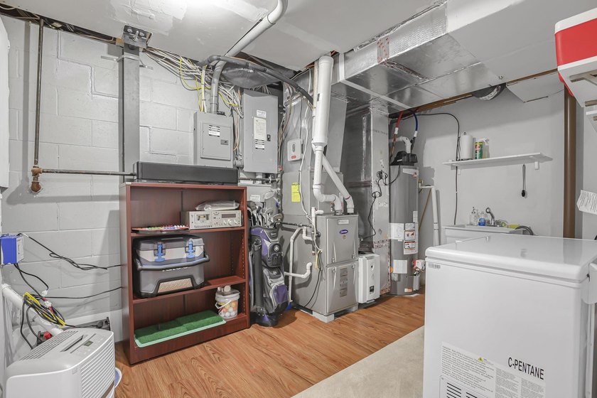 Welcome to Hideaway Hills and this spacious, beautifully updated - photo 56