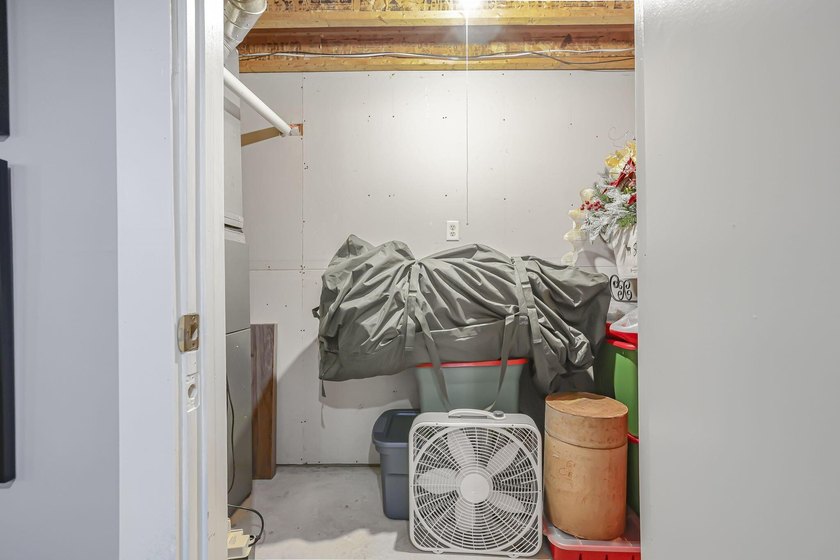Welcome to Hideaway Hills and this spacious, beautifully updated - photo 58
