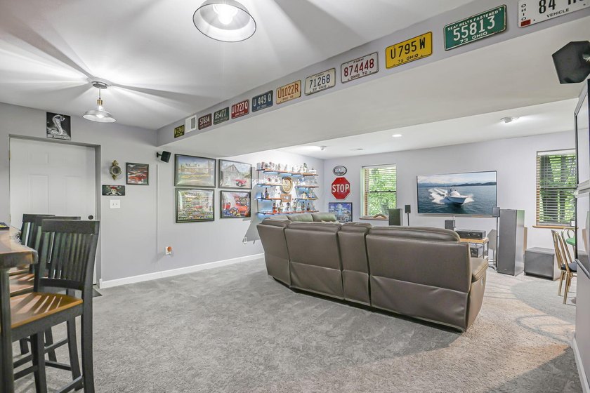 Welcome to Hideaway Hills and this spacious, beautifully updated - photo 59