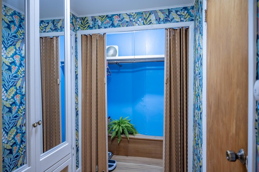 Cute as a button and completely refreshed! This charming 2-bed - photo 12