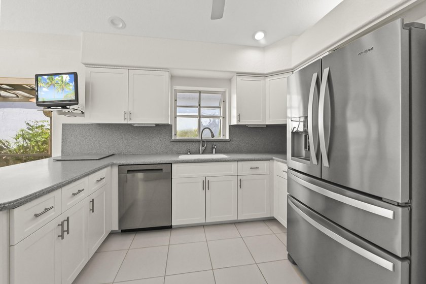 Welcome to a beautifully bright and thoughtfully updated Boynton - photo 13