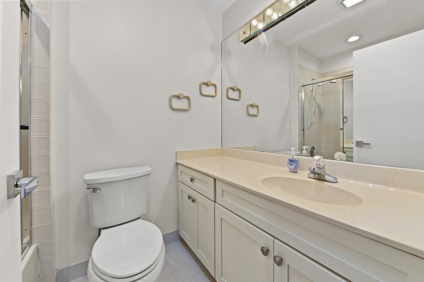 Welcome to a beautifully bright and thoughtfully updated Boynton - photo 24
