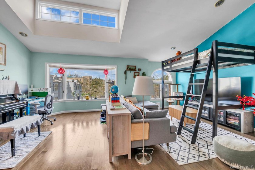 Welcome to this beautifully renovated Beechwood model in Oak - photo 5