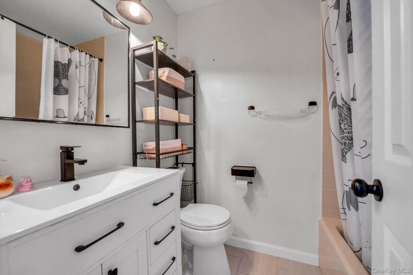 Welcome to this beautifully renovated Beechwood model in Oak - photo 6