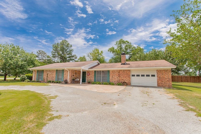 Charming traditional 3-bedroom, 2-bath home offering 1,448 - photo 2