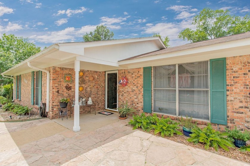 Charming traditional 3-bedroom, 2-bath home offering 1,448 - photo 3