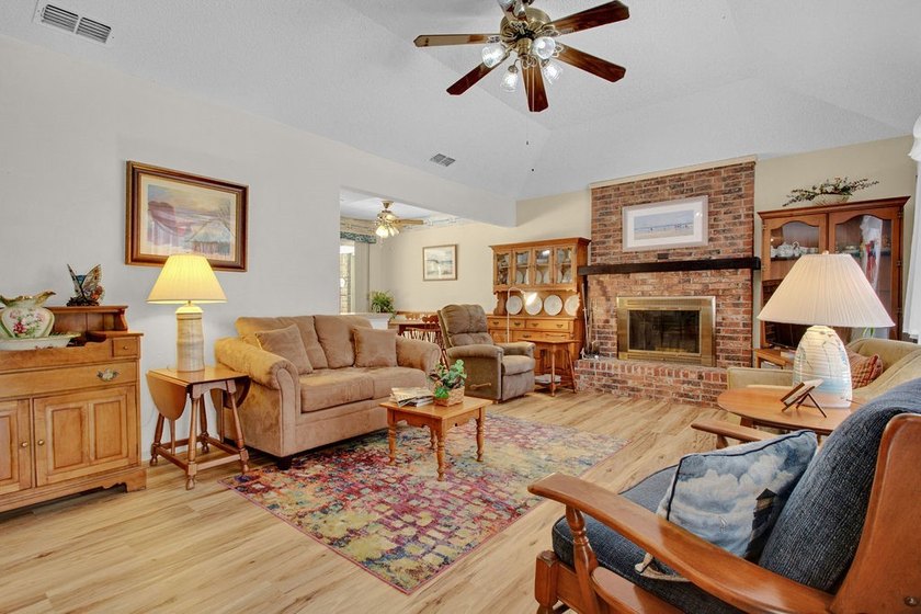 Charming traditional 3-bedroom, 2-bath home offering 1,448 - photo 4
