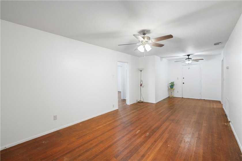 Welcome to 1821 Hawthorne, a solid home with classic character - photo 3