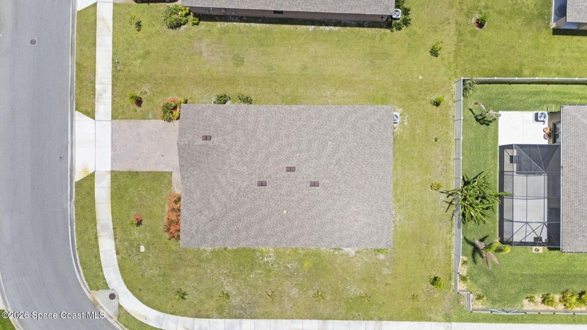 SELLER IS OFFERING $15,000 TOWARDS BUYERS CLOSING COSTS AND - photo 3