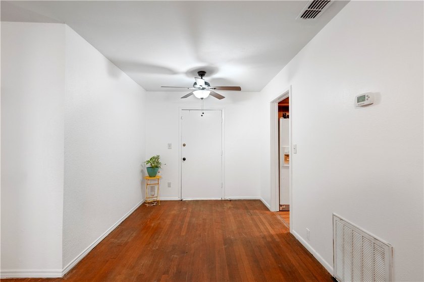 Welcome to 1821 Hawthorne, a solid home with classic character - photo 5