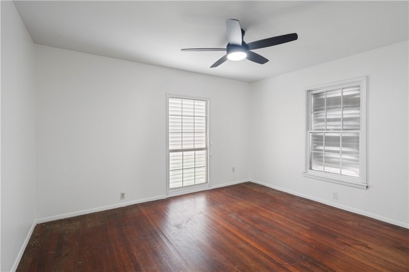 Welcome to 1821 Hawthorne, a solid home with classic character - photo 9