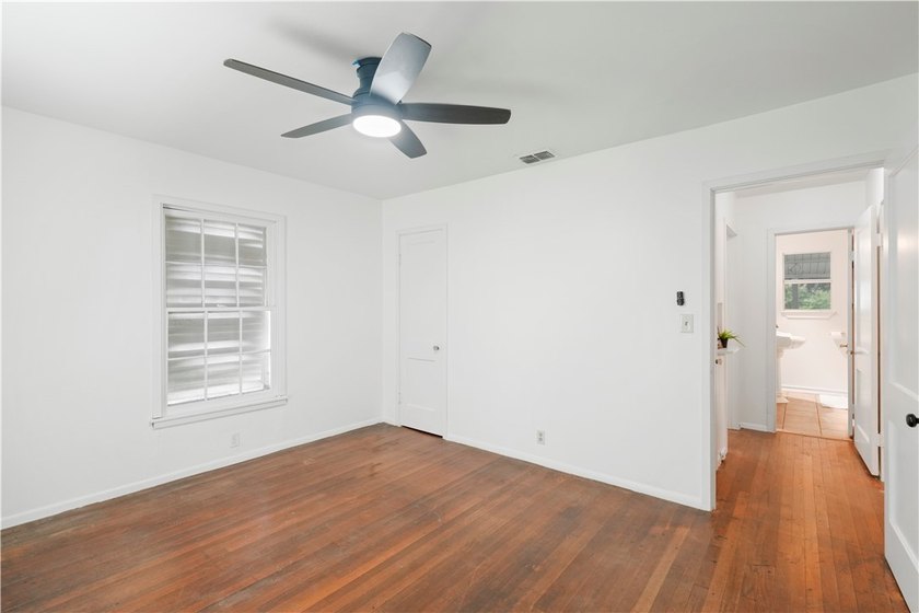 Welcome to 1821 Hawthorne, a solid home with classic character - photo 10