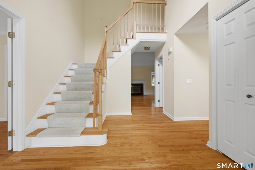 Welcome to 20 Pequot Court! These original owners have - photo 4