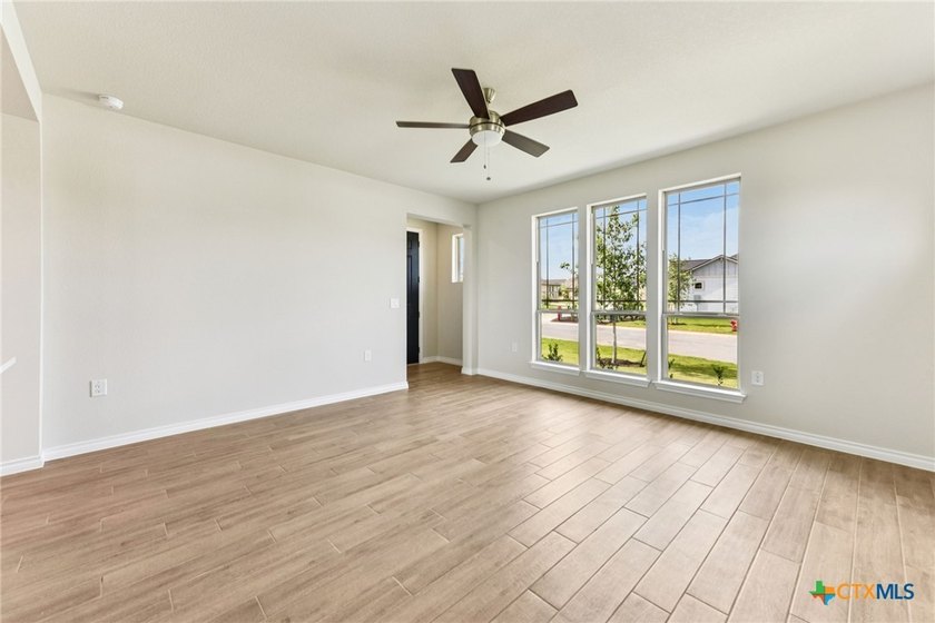 Nelson plan with upgraded SHORE flooring, quartz countertops, 8' - photo 4