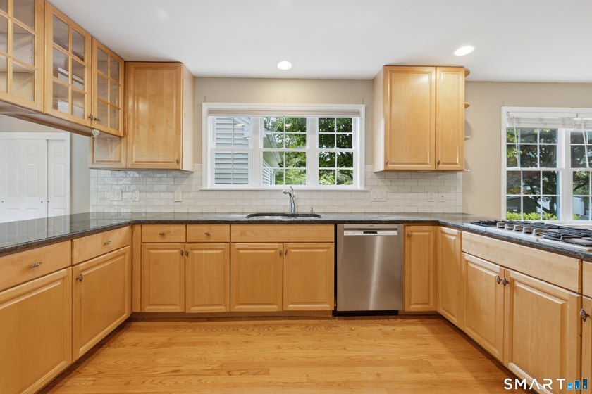 Welcome to 20 Pequot Court! These original owners have - photo 8