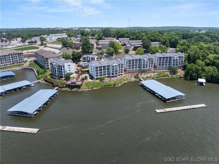 WHAT A VIEW! Freshly remodeled with custom showers and new - photo 2