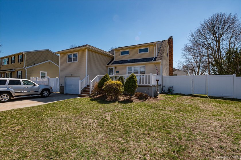 Opportunity awaits! Do not miss out on this gorgeous split level - photo 5