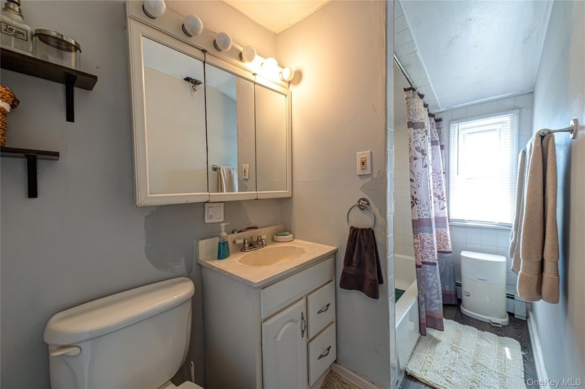 Opportunity awaits! Do not miss out on this gorgeous split level - photo 6