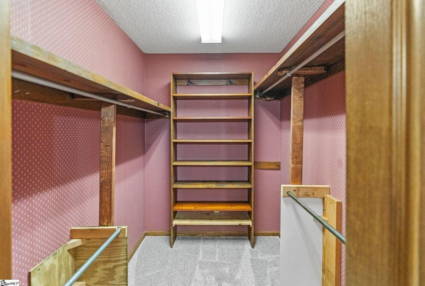 The home features 3 bedrooms, 2.5 bathrooms, and a spacious - photo 21