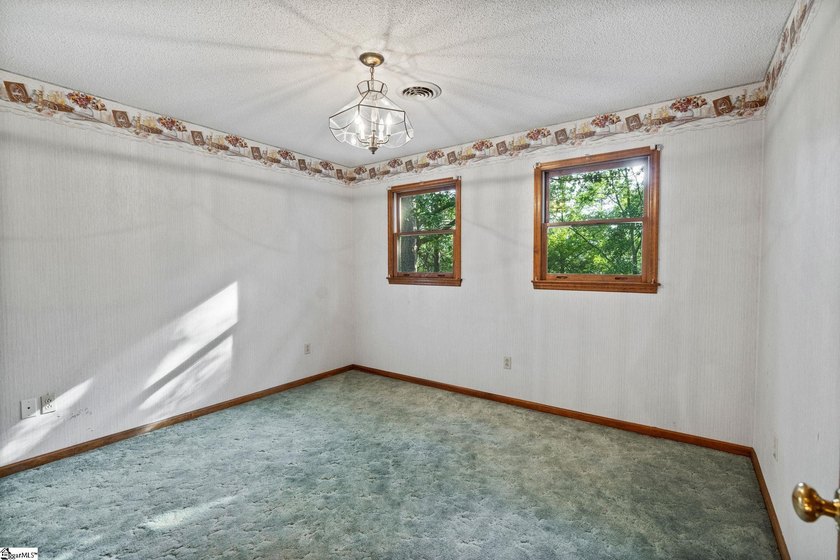 The home features 3 bedrooms, 2.5 bathrooms, and a spacious - photo 27