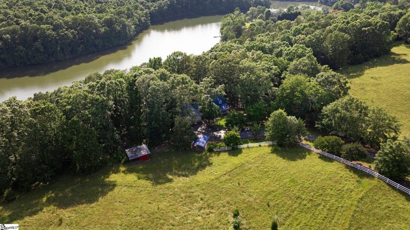 The home features 3 bedrooms, 2.5 bathrooms, and a spacious - photo 34