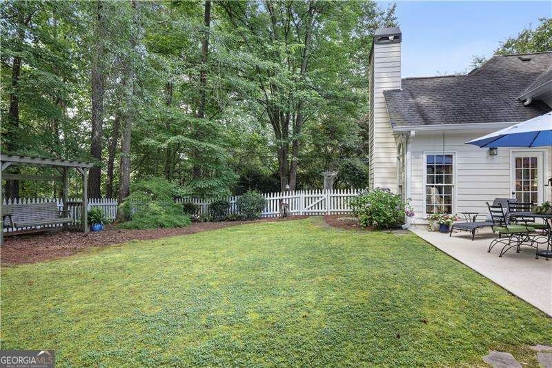 Welcome to this lovely custom ranch home with a bonus room! From - photo 30