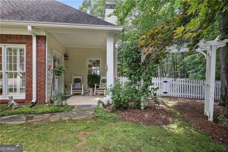 Welcome to this lovely custom ranch home with a bonus room! From - photo 33