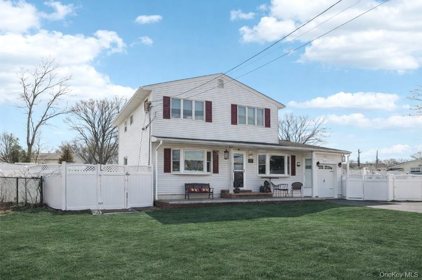 HOUSE FULLY AVAILABLE!! Welcome to this beautifully maintained - photo 3