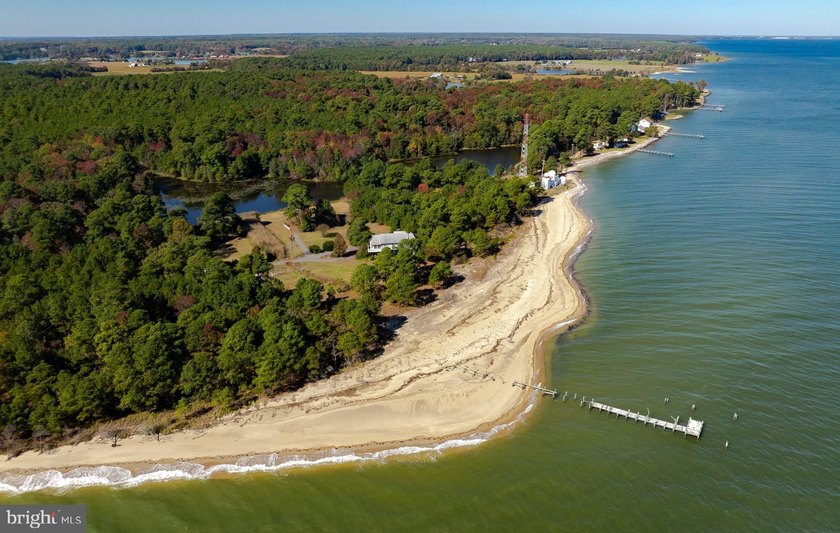 Nestled within the prestigious St. Jeromes subdivision, this - photo 13