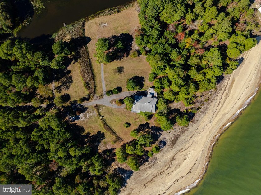 Nestled within the prestigious St. Jeromes subdivision, this - photo 18