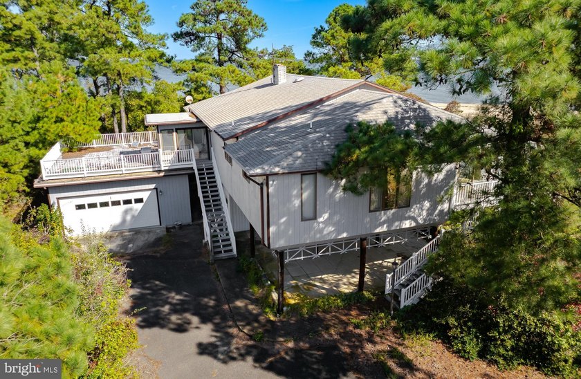 Nestled within the prestigious St. Jeromes subdivision, this - photo 29