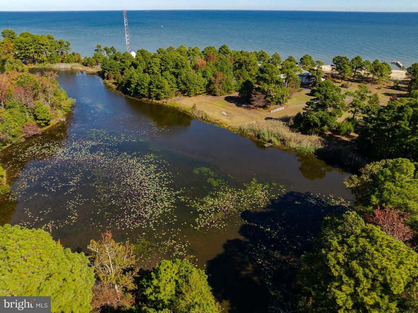Nestled within the prestigious St. Jeromes subdivision, this - photo 33