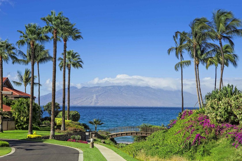 Positioned in the coveted front row of Wailea Point, Residence - photo 45