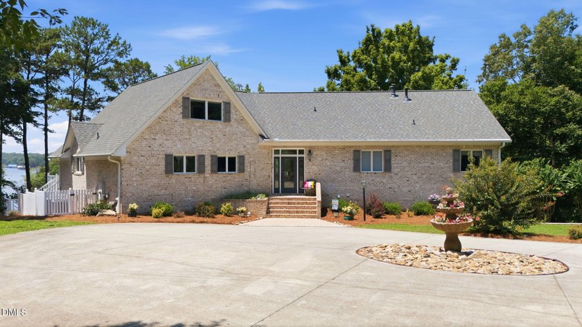 The perfect Lake Home for Entertaining guests of all ages - photo 5