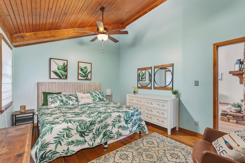 Enjoy lake life at its finest with this beautiful 4-bedroom - photo 13