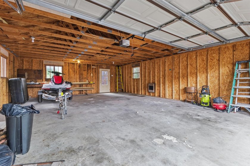 Enjoy lake life at its finest with this beautiful 4-bedroom - photo 23