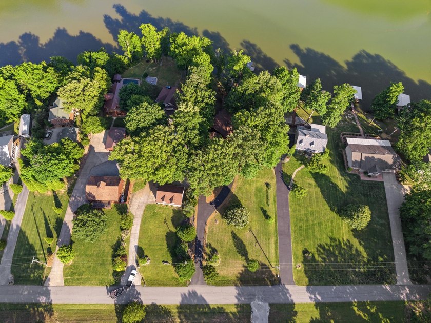 Enjoy lake life at its finest with this beautiful 4-bedroom - photo 32