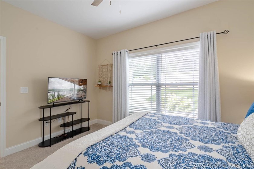Prime Lake View Villa at The Villas at Tuscany! This barely used - photo 34