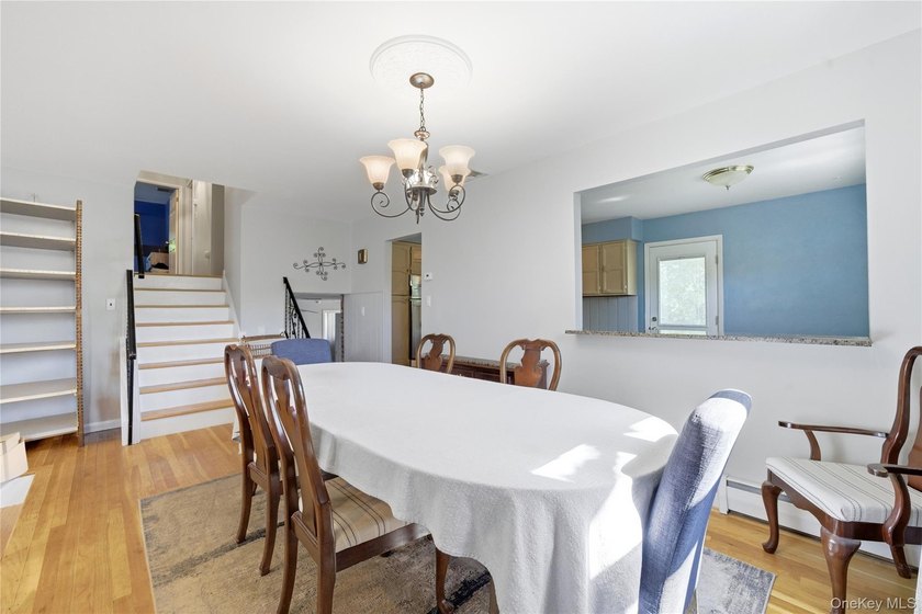Welcome to this beautifully maintained home nestled in the heart - photo 11
