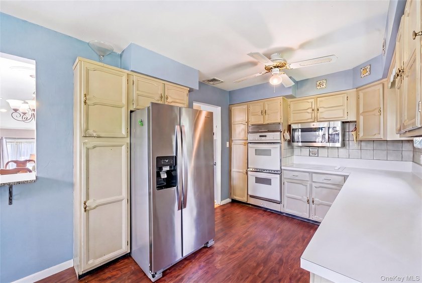 Welcome to this beautifully maintained home nestled in the heart - photo 14