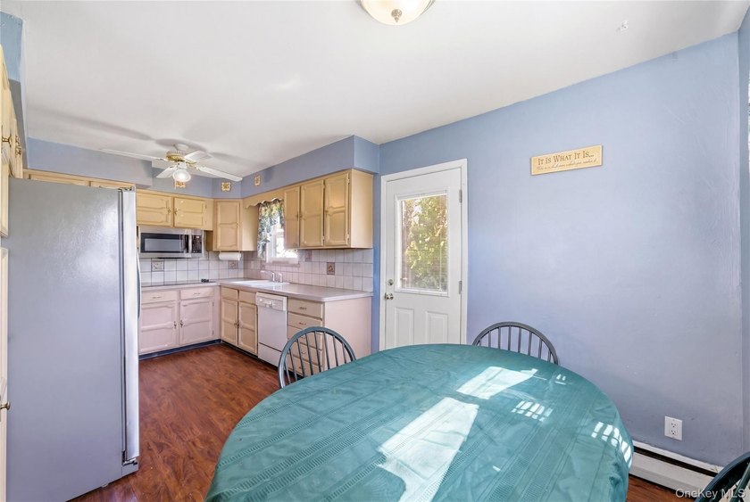 Welcome to this beautifully maintained home nestled in the heart - photo 17