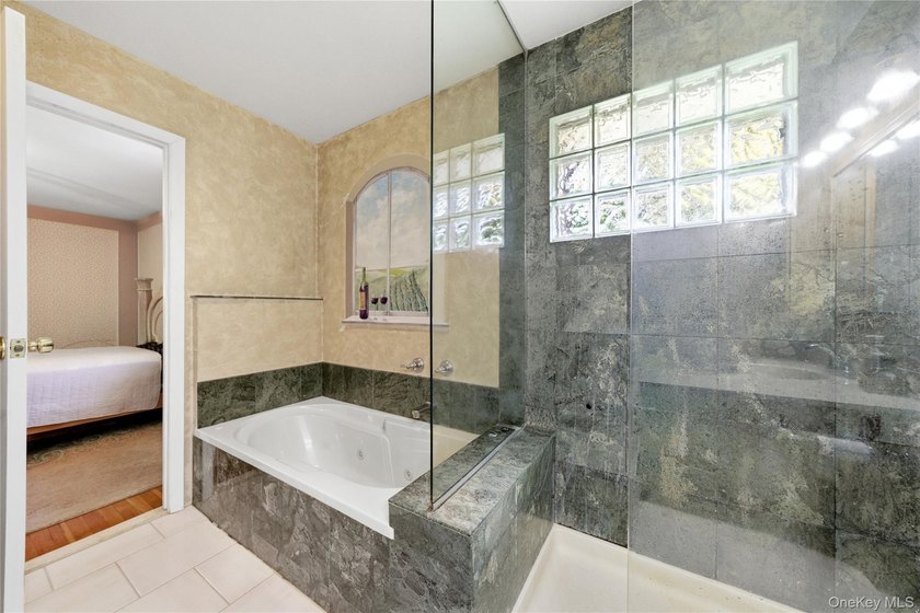 Welcome to this beautifully maintained home nestled in the heart - photo 25