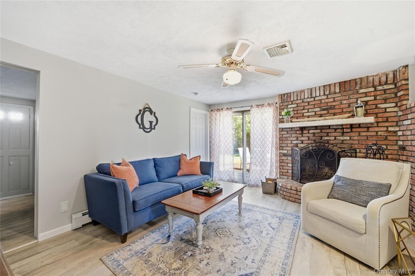 Welcome to this beautifully maintained home nestled in the heart - photo 28