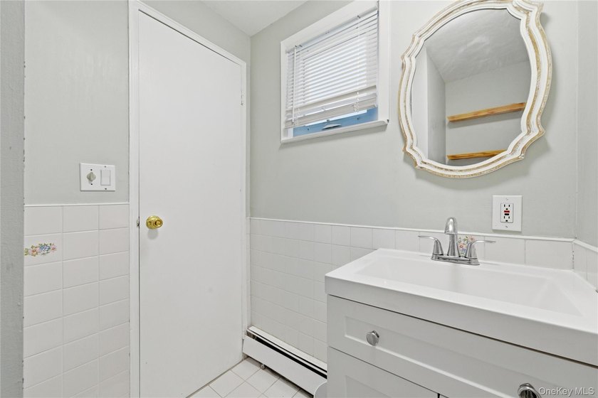 Welcome to this beautifully maintained home nestled in the heart - photo 32