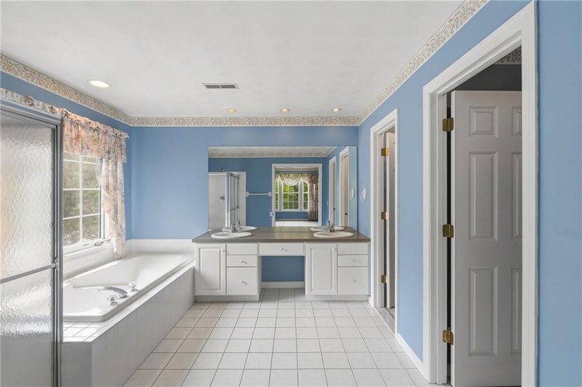 Welcome to Westford Woods! This beautifully maintained 4-bedroom - photo 32