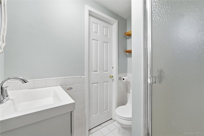 Welcome to this beautifully maintained home nestled in the heart - photo 33