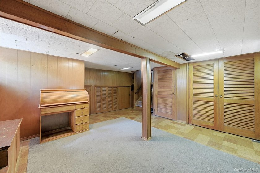 Welcome to this beautifully maintained home nestled in the heart - photo 35