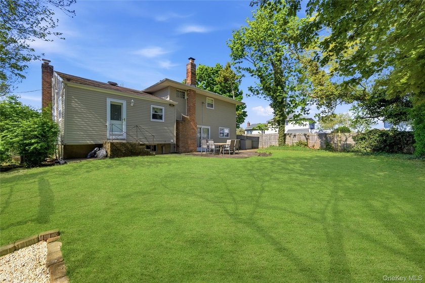 Welcome to this beautifully maintained home nestled in the heart - photo 39