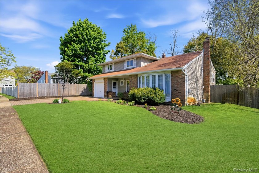 Welcome to this beautifully maintained home nestled in the heart - photo 41