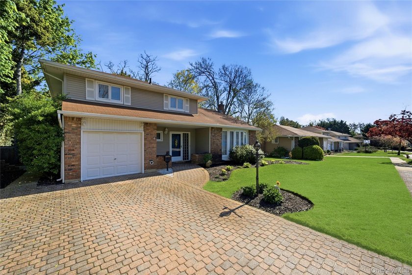 Welcome to this beautifully maintained home nestled in the heart - photo 42